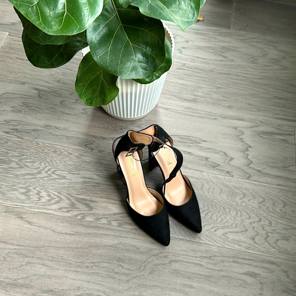 Pointed Toe Ankle Strap Suede Heels | Size 8 - Picture 4 of 11